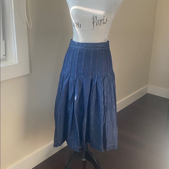 Aritzia Babaton Process Jean Skirt - Picture 3 of 8